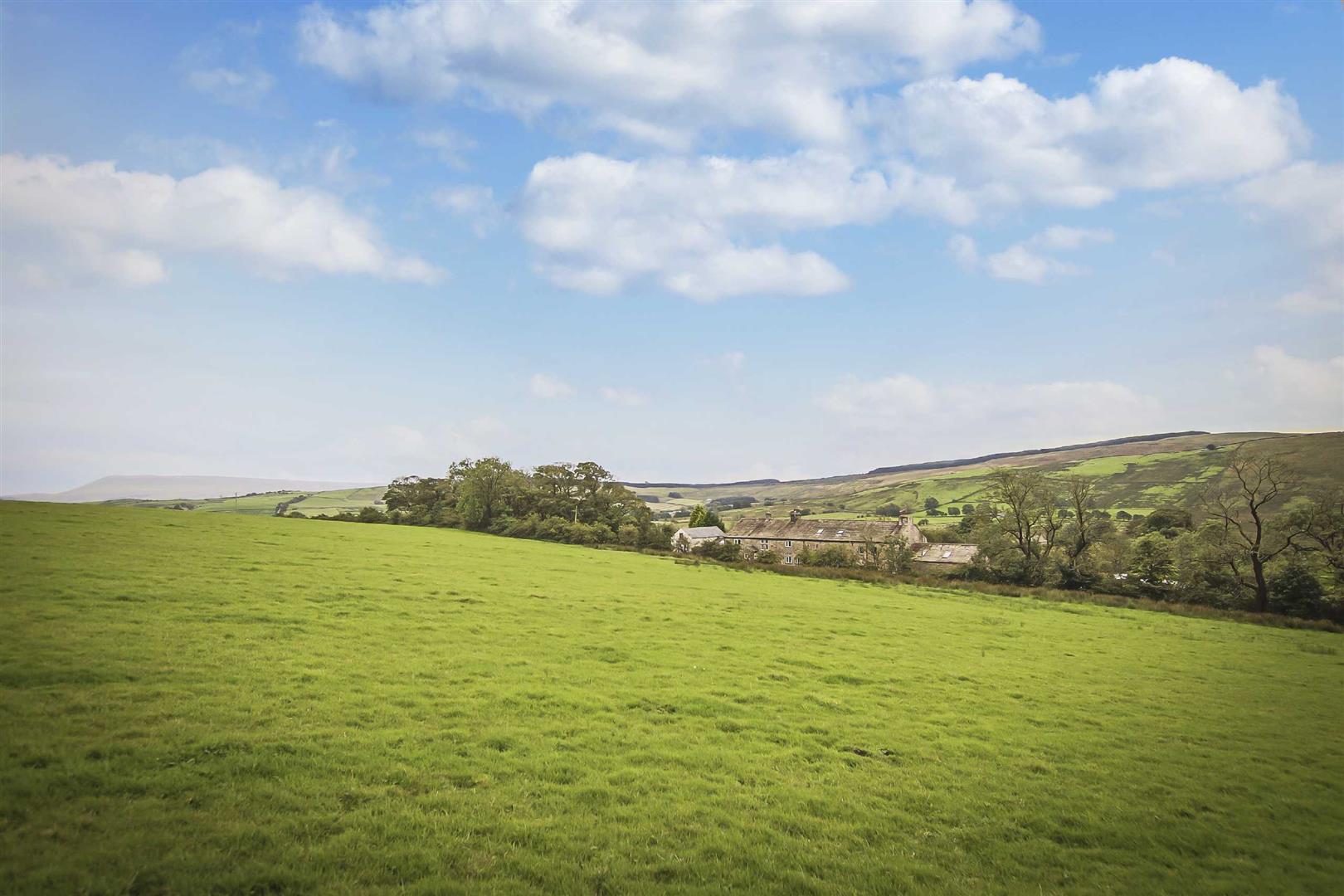 4 Bed Semi-detached House For Sale - Main Image